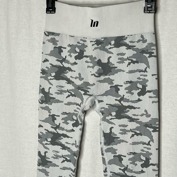 Muscle Nation Gray White Camo Print High Rise Leggings Size Medium Workout Gym - Picture 5 of 8